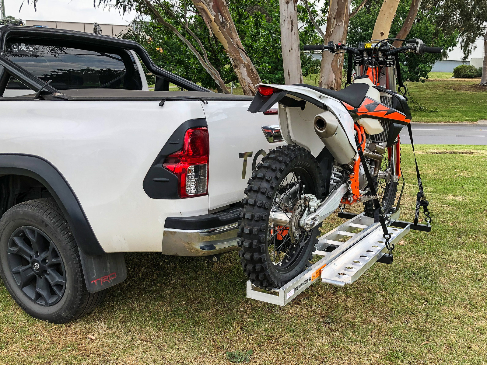 Motow motorcycle carrier outlet