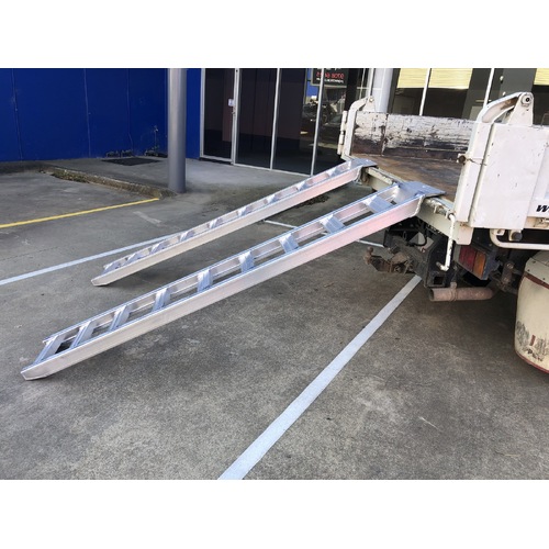 4 Tonne 2.4 metre x 300mm Aluminium Loading Ramps - Rubber Tracked machines