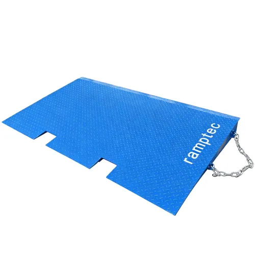Heavy Duty Shipping Container Forklift Loading Ramp Steel 7000kg 1.26m with chains for securing